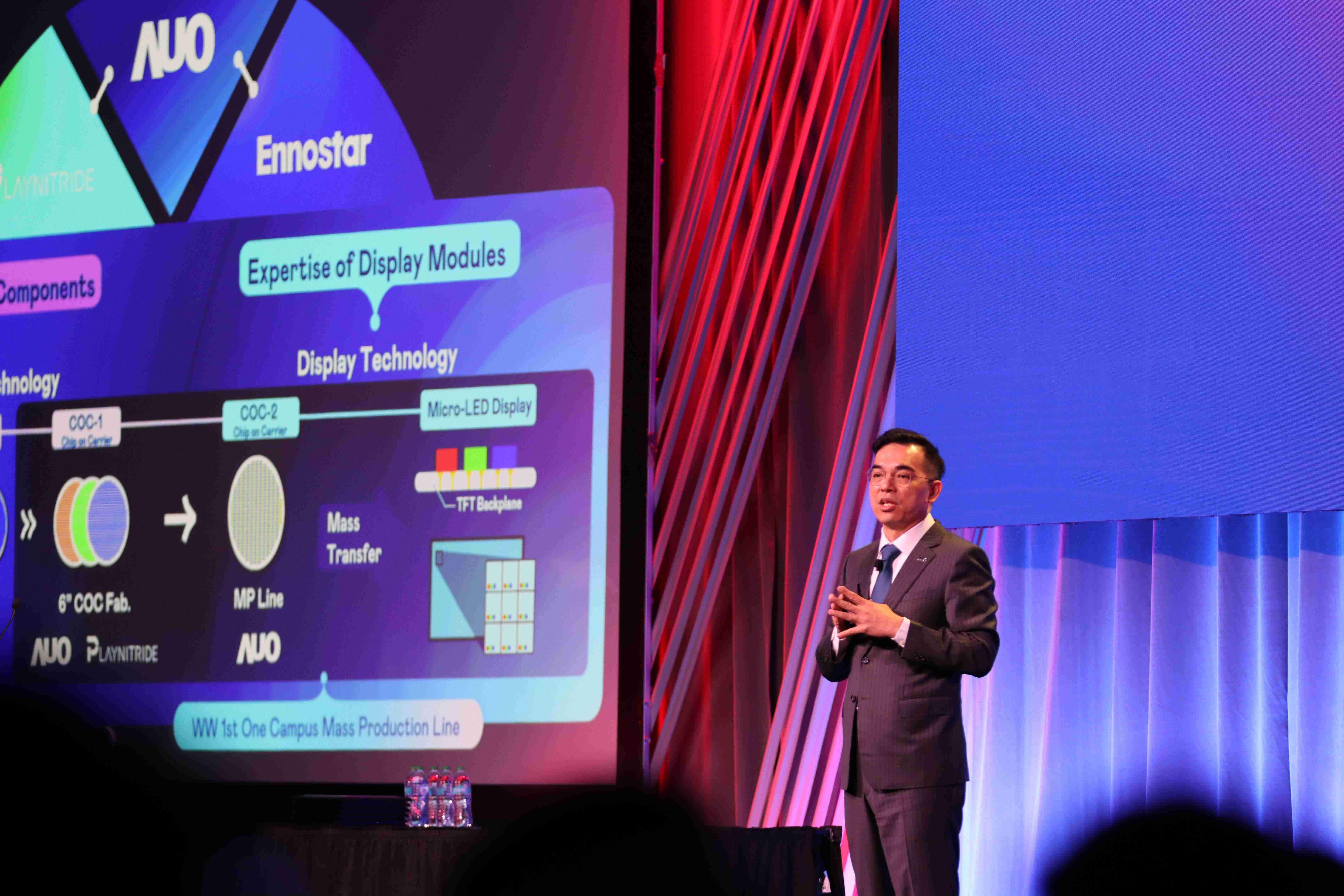 2025 SID显示周登场,,,NG大舞台光电执行长暨总经理柯富仁博士以〝Redefining Displays: Inspiring New Possibilities〞发表主题演说,,,带领NG大舞台以智能显示解决方案先驱,,,透过AI赋能,,,,重塑显示的视觉创新体验